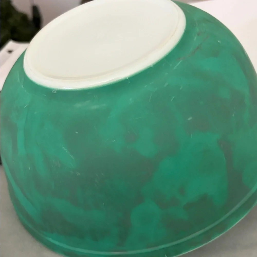 Pyrex Vintage 1950s #403 batter nesting bowl - Green.2.5quart.